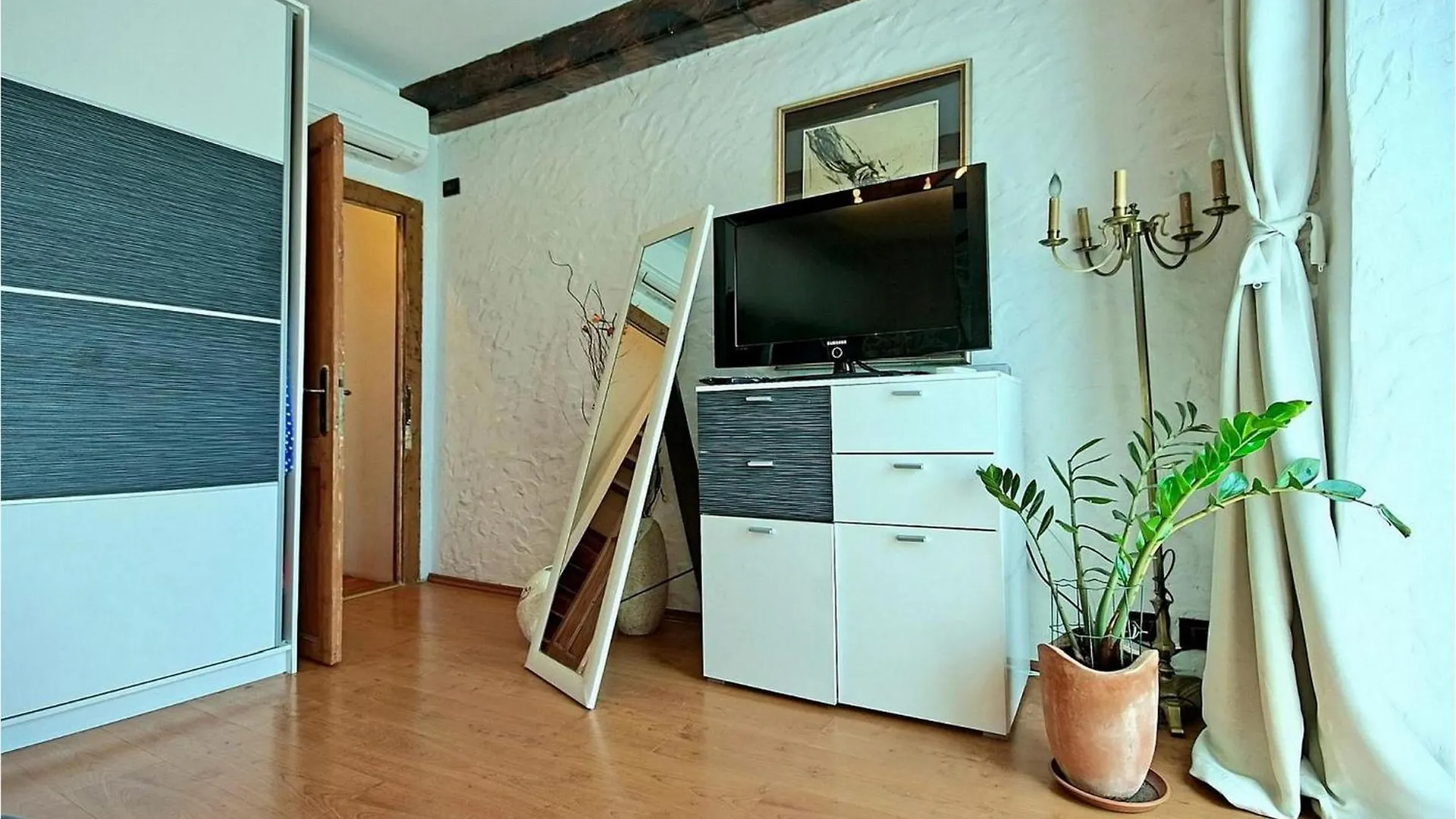 House Ester Umag Nyaraló